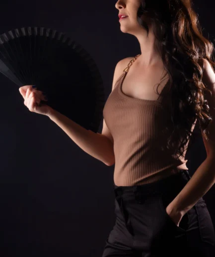 Blusa con herraje decorativo en la tira