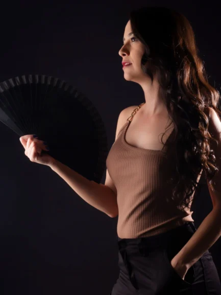 Blusa con herraje decorativo en la tira